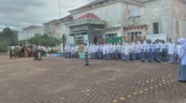 Jadi Pembina Upacara Bendera Hari Senin di SMAN Kapolsek Pasieraja sampaikan Pesan Kamtibmas.