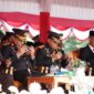  Panglima Komando Daerah Militer Iskandar Muda (Pangdam IM), Mayor Jenderal TNI Niko Fahrizal, M.Tr.(Han), didampingi Ketua Persit Kartika Chandra Kirana Daerah Iskandar Muda, Ny. Eva Niko Fahrizal, menghadiri upacara peringatan Hari Ulang Tahun (HUT) ke-79 Republik Indonesia (RI) 