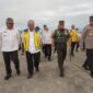 Mayor Jenderal TNI Niko Fahrizal, M.Tr (Han)., bersama Penjabat (Pj) Gubernur Aceh Bustami Hamzah, S.E., M.Si., dan Kapolda Aceh Irjen Pol. Achmad Kartiko, S.I.K., M.H., menyambut kedatangan Menteri Pekerjaan Umum dan Perumahan Rakyat (PUPR) Republik Indonesia Dr. (H.C.) Ir. H. Mochamad Basuki Hadimoeljono, M.Sc., Ph.D., di Bandara Sultan Iskandar Muda    (20/08/24) sore.