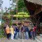 Puncak Tangke Tabu adalah salah satu objek wisata alam berupa bukit yang dipenuhi pepohonan hijau dan tanaman segar

