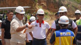 melakukan peninjauan terhadap kesiapan pembangunan seluruh venue Pekan Olahraga Nasional (PON) XXI 2024 di wilayah Kota Banda Aceh, pada Minggu (25/08/2024) siang.
