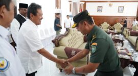 Brigjen TNI Ayi Supriatna, S.I.P., M.M., menyambut kedatangan Menteri Kelautan dan Perikanan Republik Indonesia, Ir. Sakti Wahyu Trenggono, M.M.,Senin (26/08/24)