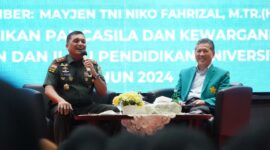 Mayor Jenderal TNI Niko Fahrizal, M.Tr (Han)., memberikan kuliah umum bertajuk “Wawasan Kebangsaan dan Bela Negara untuk Calon Guru Profesional” kepada peserta Pendidikan Profesi Guru (PPG), Rabu (28/08/2024) pagi.