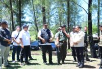  Brigjen TNI Ayi Supriatna, S.I.P., M.M., mendampingi Pejabat (Pj) Gubernur Aceh, Dr. Drs. Safrizal ZA, M.Si., dalam peninjauan dua venue yang akan digunakan untuk Pekan Olahraga Nasional (PON) XXI Aceh-Sumut 2024.Kamis (29/8/24)