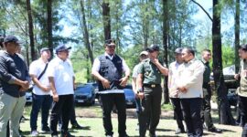 Brigjen TNI Ayi Supriatna, S.I.P., M.M., mendampingi Pejabat (Pj) Gubernur Aceh, Dr. Drs. Safrizal ZA, M.Si., dalam peninjauan dua venue yang akan digunakan untuk Pekan Olahraga Nasional (PON) XXI Aceh-Sumut 2024.Kamis (29/8/24)