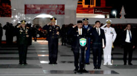 Panglima Komando Daerah Militer Iskandar Muda (Pangdam IM) Mayor Jenderal TNI Niko Fahrizal, M.Tr.(Han)., menghadiri Apel Kehormatan dan Renungan Suci (AKRS) yang dilaksanakan di Taman Makam Pahlawan, 