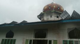 Mesjid Baitussalam Desa Padang Unoi Kecamatan Salang Dilanda Agin Puting Beliung