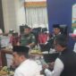 Kolonel Inf Drs. Alim Bahri, mewakili Pangdam IM mendampingi Penjabat (Pj.) Gubernur Aceh, Dr. H. Safrizal ZA, M.Si, dalam rapat virtual bersama Deputi Bidang Protokol, Pers, dan Media Sekretariat Presiden. Selasa (03/09/2024),
