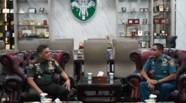 Mayor Jenderal TNI Niko Fahrizal M. Tr (Han), menerima audiensi dari Komandan Gugus Keamanan Laut Laksamana Pertama TNI Anug Sutanto, S.Sos., M.Si., M.Han., di ruang kerjanya pada Kamis (05/09/24).