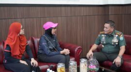 Mayor Jenderal TNI Niko Fahrizal, M.Tr(Han)., menerima audiensi dari Julita M. Saragih, CEO dan Founder dari Rudy Project Indonesia Selasa (10/09/24) siang.  