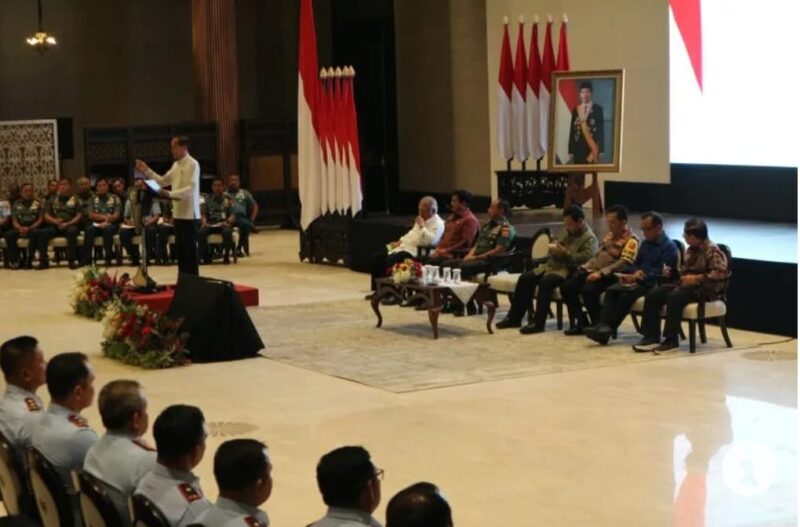  Mayor Jenderal TNI Niko Fahrizal, M. Tr. (Han), mengikuti pengarahan dari Presiden Republik Indonesia, Ir. H. Joko Widodo,Kamis (12/09/24),