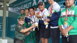 Upacara Penghormatan bagi para pemenang, yang kemudian dilanjutkan dengan pengalungan medali serta penyerahan maskot PON XXI Aceh-Sumut oleh Pangdam IM dan Ketua Umum PB Perbakin.Senin (16/09/24) sore.