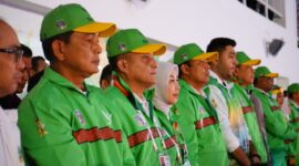 Mayor Jenderal TNI  Niko Fahrizal, M.Tr. (Han) didampingi Ibu Ketua Persit Kartika Chandra Kirana Daerah Iskandar Muda Ny. Eva Niko Fahrizal menghadiri upacara penutupan Pekan Olahraga Nasional (PON) XXI Aceh-Sumatera Utara (Sumut) di Stadion Utama Sumut pada Jumat (20/09/24)