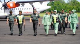 Dalam kunjungan kerja ini, Pangdam IM turut didampingi oleh sejumlah pejabat penting dari Kodam Iskandar Muda, termasuk Asisten Perencanaan (Asrendam IM), Kolonel Inf Agus Setiandar, S.I.P., M.H., beserta istri, Sabtu (21/09/2024).