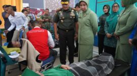 Mayor Jenderal TNI Niko Fahrizal, M. Tr. (Han) memimpin langsung Gelar Bakti Kesehatan berupa Donor Darah Dalam rangka memperingati Hari Ulang Tahun (TNI) Ke-79 tahun 2024 