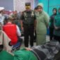 Mayor Jenderal TNI Niko Fahrizal, M. Tr. (Han) memimpin langsung Gelar Bakti Kesehatan berupa Donor Darah Dalam rangka memperingati Hari Ulang Tahun (TNI) Ke-79 tahun 2024 