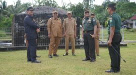 Mayor Jenderal TNI Niko Fahrizal, M.Tr (Han),mengunjungi salah satu situs bersejarah peninggalan masa pendudukan Jepang, yaitu benteng di Desa Naibos, Kecamatan Teupah Barat, pada Senin (23/09/24).
