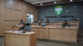 Dalam kesempatan tersebut, Kepala Staf Umum (Kasum) TNI, Letjen TNI Richard Taruli H. Tampubolon, SH., M.M., secara resmi membuka secara virtual Angkatan Siber TNI,di ruang Vicon Puskodal Makodam Iskandar Muda, pada Rabu (25/09/24). 