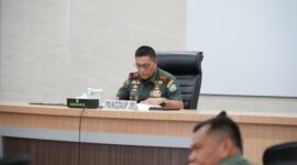  Mayor Jenderal TNI Niko Fahrizal, M. Tr. (Han) memimpin rapat persiapan untuk menyusun Rangkaian Kegiatan HUT TNI Ke-79, Hari Juang TNI AD Ke-79, Hari Infanteri Ke-76, Peringatan HUT Ke-68 Kodam Iskandar Muda,  Rabu (25/09/24).