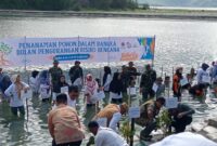 Kegiatan ini melibatkan 50 personel TNI dari Kodim 0101/KBA, dibantu oleh lebih dari 100 warga setempat yang turut serta secara aktif. Sinergi antara TNI dan masyarakat di Desa Ulee Lheue, Kecamatan Meuraxa, Kota Banda Aceh, pada Rabu (09/10/24).