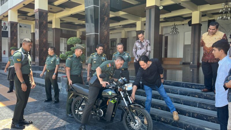Mayor Jenderal TNI Niko Fahrizal, M.Tr. (Han), menerima audiensi dari Owner Hotel The Pade,Kamis (24/10/2024).