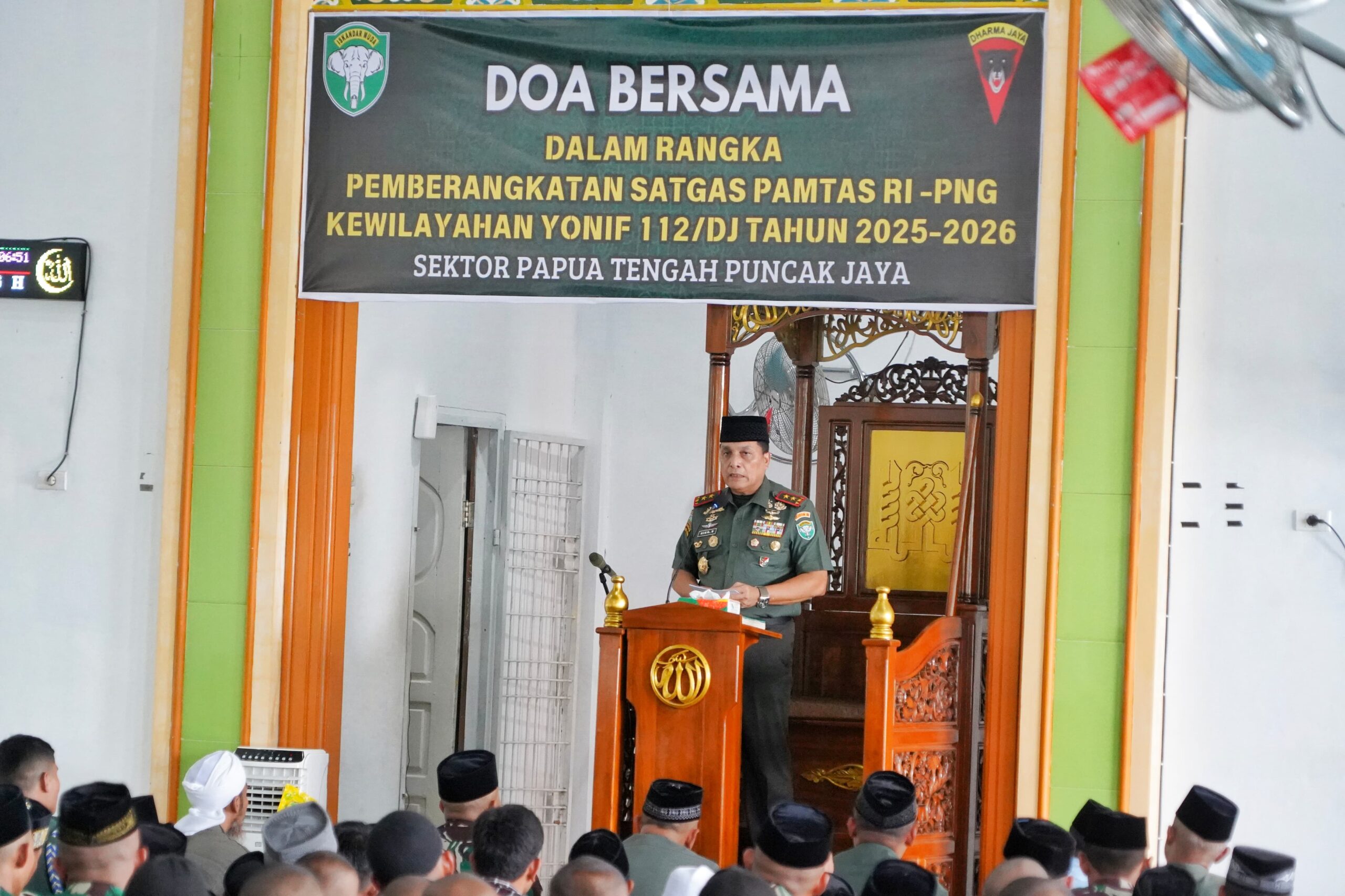 Pangdam IM, Mayjen TNI Niko Fahrizal, dalam sambutannya, mengingatkan para prajurit tentang pentingnya menjaga kesehatan, kesiapan mental, dan kewaspadaan selama bertugas. Ia berharap seluruh personel Satgas yang berjumlah 450 prajurit dapat menjalankan amanah 