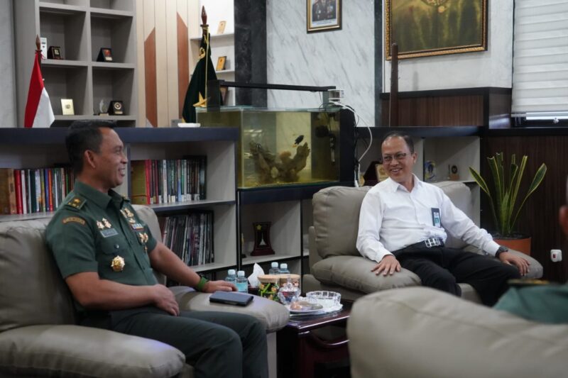 Brigjen TNI Ayi Supriatna, S.I.P., M.M., menerima audiensi dari Kepala Balai Perencanaan dan Pengawasan Jalan Nasional (BP2JN) Aceh, Bapak Heri Yugiantoro, S.T., M.T., 