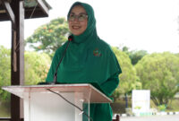 Ketua Persit Kartika Chandra Kirana (KCK) Daerah Iskandar Muda, Ny. Eva Niko Fahrizal, secara resmi membuka pertandingan voli dalam rangka memperingati Hari Ibu ke-96 