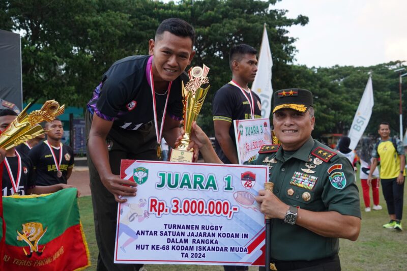 Mayor Jenderal TNI Niko Fahrizal, M.Tr.(Han)., secara resmi menutup pertandingan olahraga rugby dalam rangka memperingati Hari Ulang Tahun (HUT) ke-68 Kodam Iskandar Muda. 