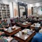 Mayor Jenderal TNI Niko Fahrizal, M.Tr.(Han), menerima audiensi dari Business Unit Manager PT. Indolok Bakti Utama, Bapak Hartono Limsky, beserta rombongan di ruang kerjanya pada Kamis (9/1/2025).