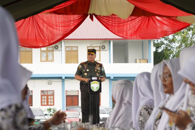 Mayor Jenderal TNI Niko Fahrizal, M.Tr.(Han)., memberikan pengarahan inspiratif kepada siswa-siswi SMA Negeri 2 Banda Aceh dalam sebuah acara khusus yang berlangsung di sekolah tersebut. Sabtu (18/1/2025)