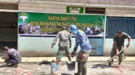 Mayor Jenderal TNI Niko Fahrizal, M.Tr. (Han), memberikan bantuan keramik untuk merenovasi lantai meunasah di seluruh wilayah jajaran Kodam IM. Penyaluran bantuan ini dilakukan pada Minggu (19/1/2025)