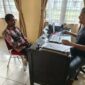 Ismail M. Adam (Ismed), Wartawan CNN TV Indonesia, mempolisikan oknum Keuchik berinisial Is alias Bj, atas dugaan penganiayaan terhadap dirinya ke Polsek Meurah Dua Kabupaten setempat pada Sabtu (25/1/2025). Foto/Ist