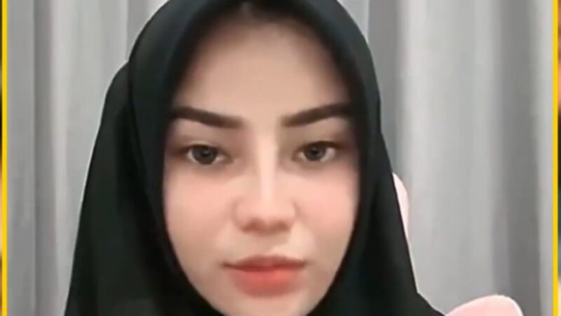 Mira Ulfa, TikToker Aceh yang melakukan aksi joget ala DJ sambil melantun ayat suci Al-Quran (foto: tangkapan layar TikTok)