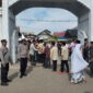 Personel Polisi Polres Pidie Jaya, laksanakan pengamanan dan ngatur lalu lintas , memberikan kenyamanan Para pelayat wafatnya Abu Usman Ali Kuta Krueng. Sabtu,15 Februari 2025