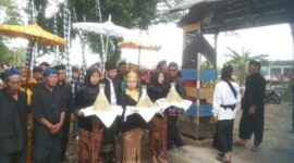 Warga Sobang Pandeglang memgikuti ritual adat Mapag Sri yang digelar jelang masa panen. (Foto : TLii/Ikhsan Sururi)