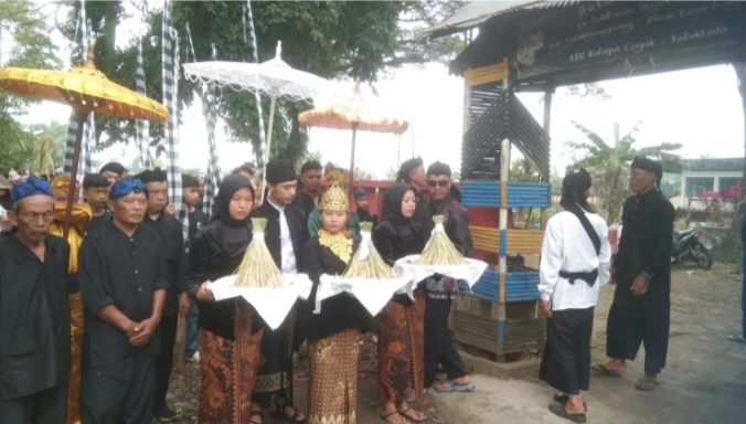 Warga Sobang Pandeglang memgikuti ritual adat Mapag Sri yang digelar jelang masa panen. (Foto : TLii/Ikhsan Sururi)