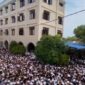 Ribuan jemaah dari berbagai daerah menghadiri prosesi pemakaman ulama kharismatik Abu Usman Kuta Krueng di Komplek Pesantren Darul Munawwarah, Gampong Kuta Krueng, Kecamatan Bandar Dua, Kabupaten Pidie Jaya, Kamis (13/2/2025).foto.Ist