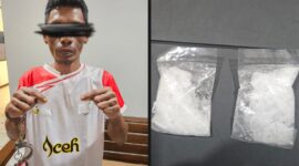 Anggota Kodam Iskandar Muda berhasil menangkap seorang pria yang diduga sebagai pengedar narkoba jenis sabu-sabu berinisial DM (38) di depan Terminal Lueng Bata, Kota Banda Aceh, pada Selasa (4/2/25) malam. 
