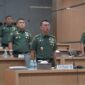 Brigadir Jenderal TNI Ayi Supriatna, S.I.P., M.M., menghadiri Rapat Koordinasi Teknis (Rakornis) TNI Manunggal Membangun Desa (TMMD) ke-123 Tahun 2025 di Ruang Vicon Puskodal Kodam IM, pada Kamis (6/2/2025).