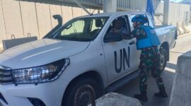 Praka Fahrur Rozi dari Satuan Brigade Infanteri 25/Siwah, Kodam Iskandar Muda, yang tergabung dalam Satgas Force Head Quarter Support Unit (FHQSU), dalam operasi perdamaian di wilayah tersebut. Rabu (5/2/25).