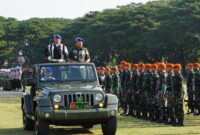  Kepala Kelompok Staf Ahli (Kapok Sahli) Pangdam IM, Brigjen TNI Senmart Tonda, S.Sos., memimpin Upacara Gelar Operasi Penegakan dan Penertiban (Gaktib) Waspada Wira Rencong dan Yustisi Citra Wira Rencong Polisi Militer Tahun Anggaran 2025 di Lapangan Blang Padang, Kota Banda Aceh pada Senin, (10/02/25) pagi.   