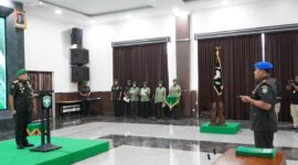 Mayor Jenderal TNI Niko Fahrizal, M.Tr.(Han), memimpin upacara serah terima jabatan (Sertijab) dan Tradisi Satuan Pejabat Kodam Iskandar Muda di Hall Lantai 2 Gedung Malahayati, Makodam IM, pada Selasa (11/2/2025).