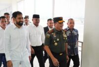 Mayor Jenderal TNI Niko Fahrizal, M.Tr. (Han), mengantar keberangkatan Menteri Dalam Negeri Menteri Ekonomi Kreatif di Bandara Internasional Sultan Iskandar Muda (SIM), Aceh Besar, Rabu (12/2/2025).