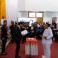 Gubernur Aceh Muzakir Manaf, melantik dan mengambil sumpah, H Sibral Malasyi dan Hasan Basri, pada Rapat Paripurna DPRK Pidie Jaya di Gedung DPRK setempat, Selasa (18/2/2025) (foto. Rissan)