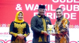 Mayor Jenderal TNI Niko Fahrizal, M.Tr. (Han) menghadiri acara pisah sambut Gubernur Aceh serta jamuan makan malam bersama Gubernur Aceh yang baru, Muzakir Manaf. Acara tersebut berlangsung di Pendopo Gubernur Aceh pada Rabu (12/2/25) malam.
