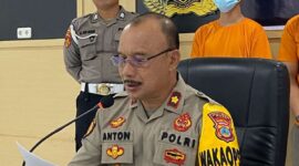 Polres Poso menggelar konferensi pers untuk mengungkap kasus peredaran dan penyalahgunaan narkoba di Lapas Kelas II B Poso. Kegiatan konferensi pers tersebut dipimpin langsung oleh Wakapolres Poso, Kompol Anton H. Mohammad, S.H., M.M., didampingi oleh Kasat Resnarkoba, AKP Muliadi, S.H. Rabu(19/2/25).