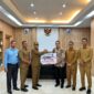 Pemkab Pidie Jaya Terima Deviden Rp 2,5 M dari Bank Aceh, Selasa (18-3-2015) Foto.Ist.