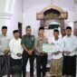 Kapolres Pidie Jaya,  Wakili Bupati Serahkan Bantuan Kemakmuran Masjid 
Baitul Ikhlas Cot Geureuto, Gampong Pulo Ulim, Kecamatan Ulim, Kamis (6/3/2025).foto.ist