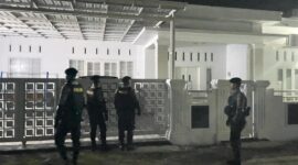 Personel Polres Pidie Jaya meningkatkan patroli keamanan di kawasan pemukiman yang ditinggalkan warga untuk mudik. pada Kamis, 27 Maret 2025, (foto.Ist)
